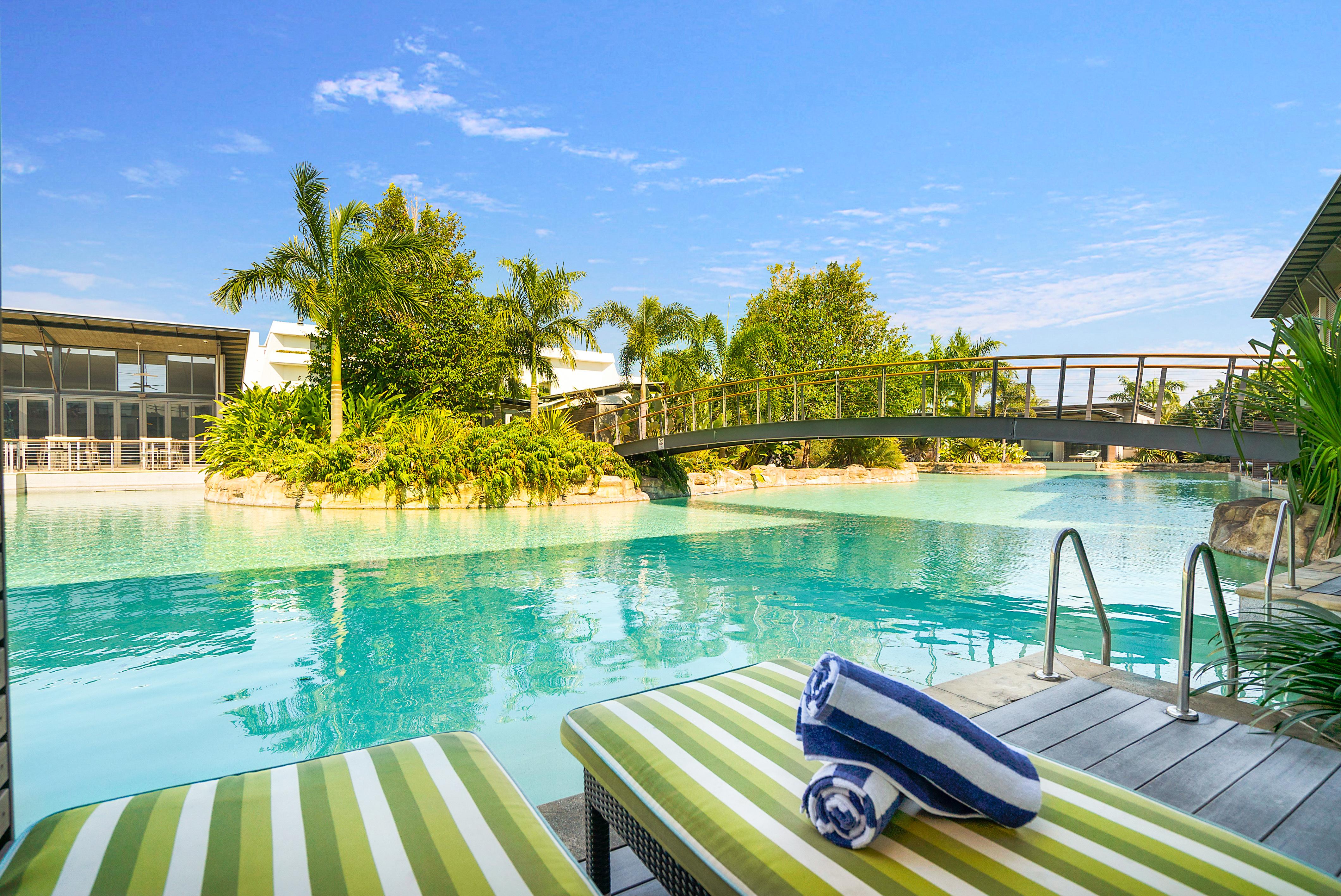 Mindil Beach Casino Resort Дарвин Экстерьер фото The pool at Peppers Beach Club Resort