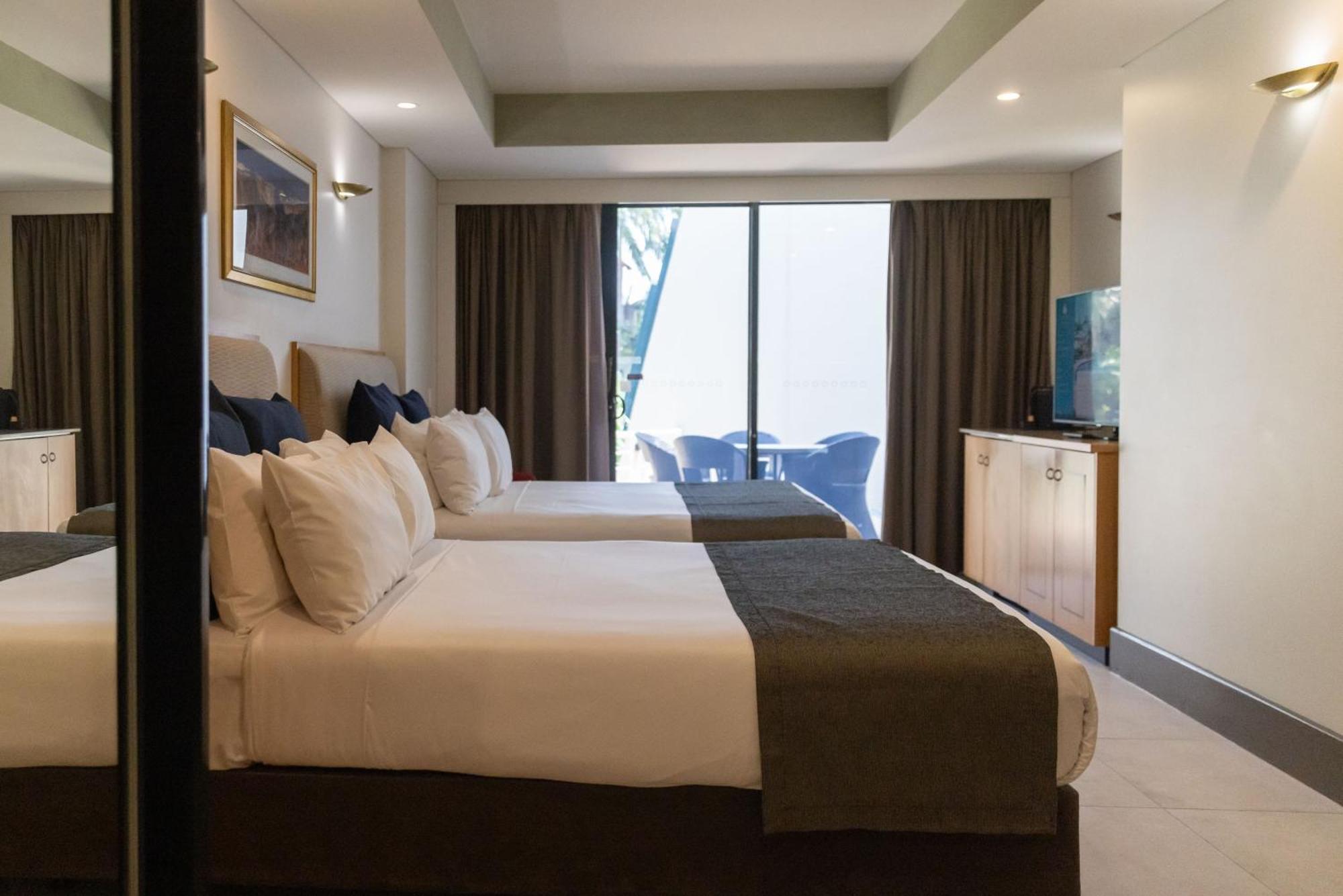 Mindil Beach Casino Resort Дарвин Экстерьер фото A room at the hotel