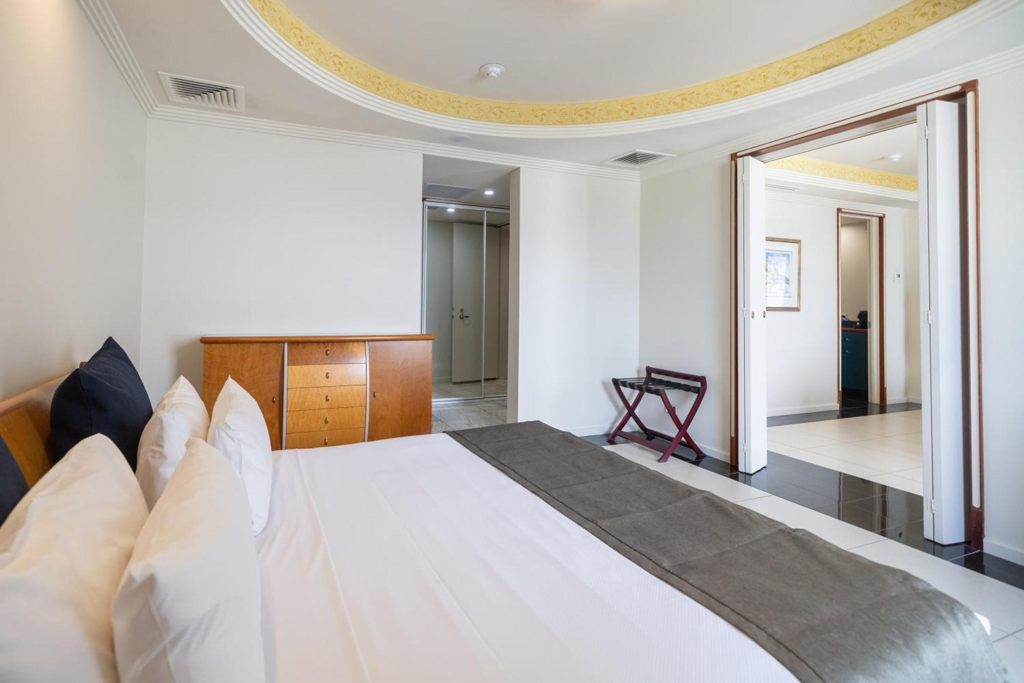 Mindil Beach Casino Resort Дарвин Экстерьер фото A bedroom at the hotel
