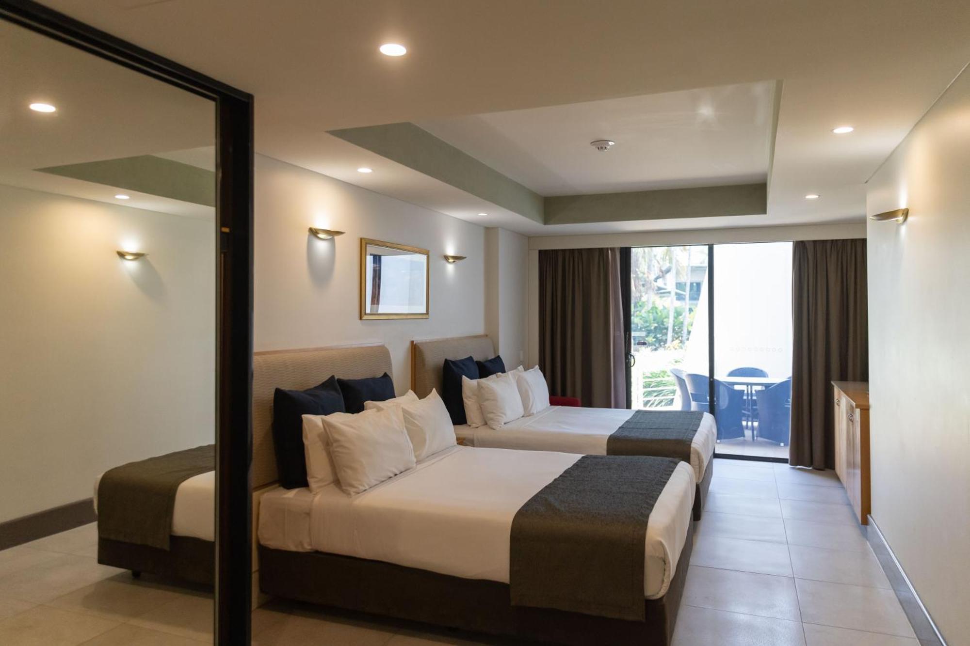 Mindil Beach Casino Resort Дарвин Экстерьер фото A room at the hotel