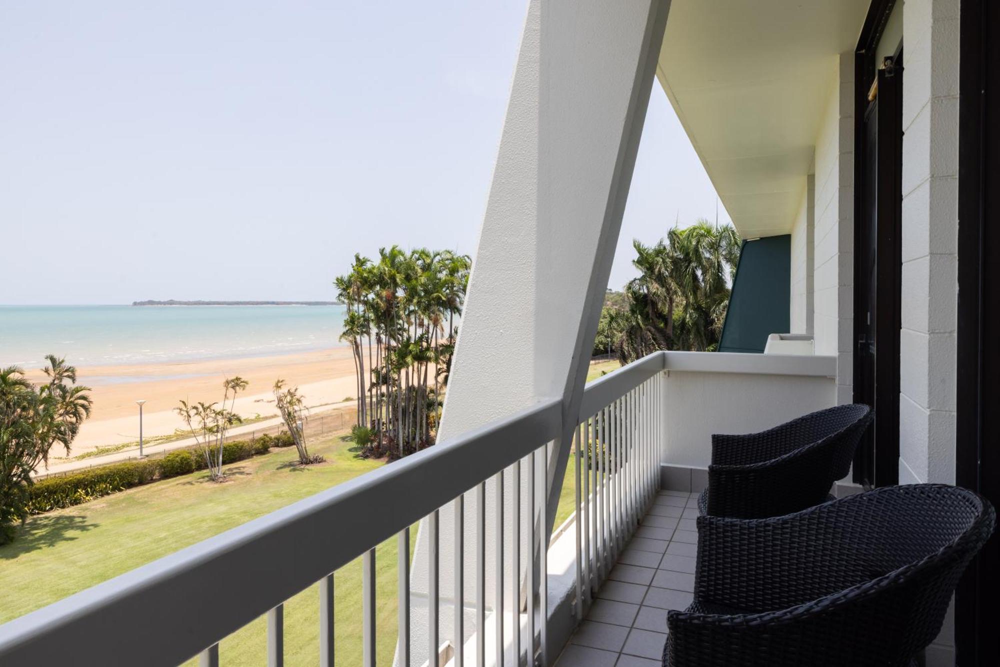 Mindil Beach Casino Resort Дарвин Экстерьер фото A balcony