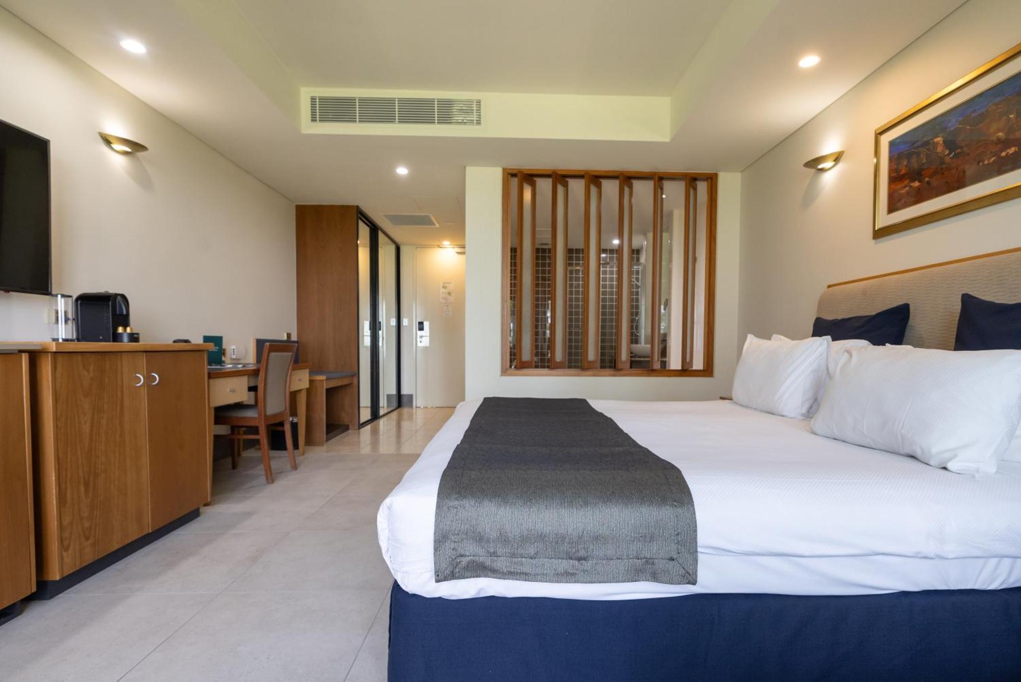 Mindil Beach Casino Resort Дарвин Экстерьер фото Deluxe Room