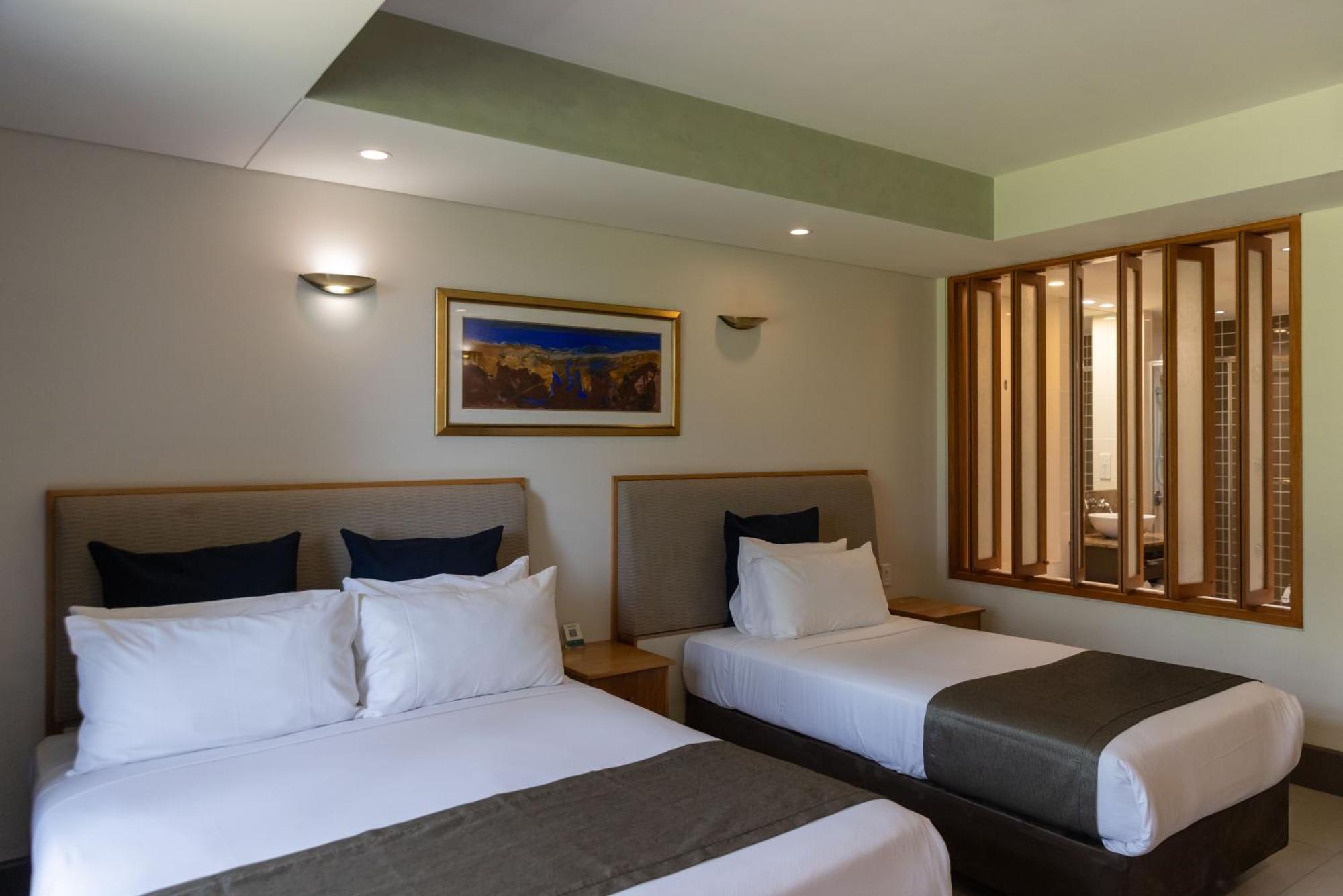Mindil Beach Casino Resort Дарвин Экстерьер фото A room at the hotel