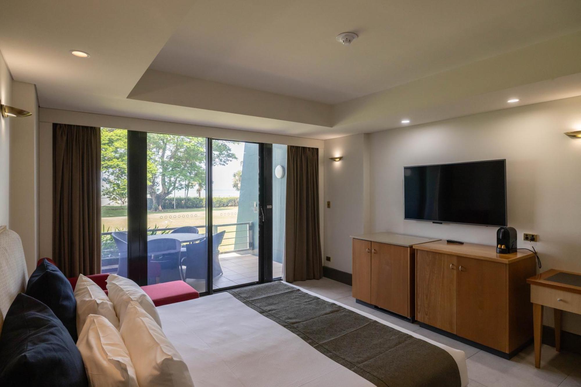 Mindil Beach Casino Resort Дарвин Экстерьер фото A room at the hotel