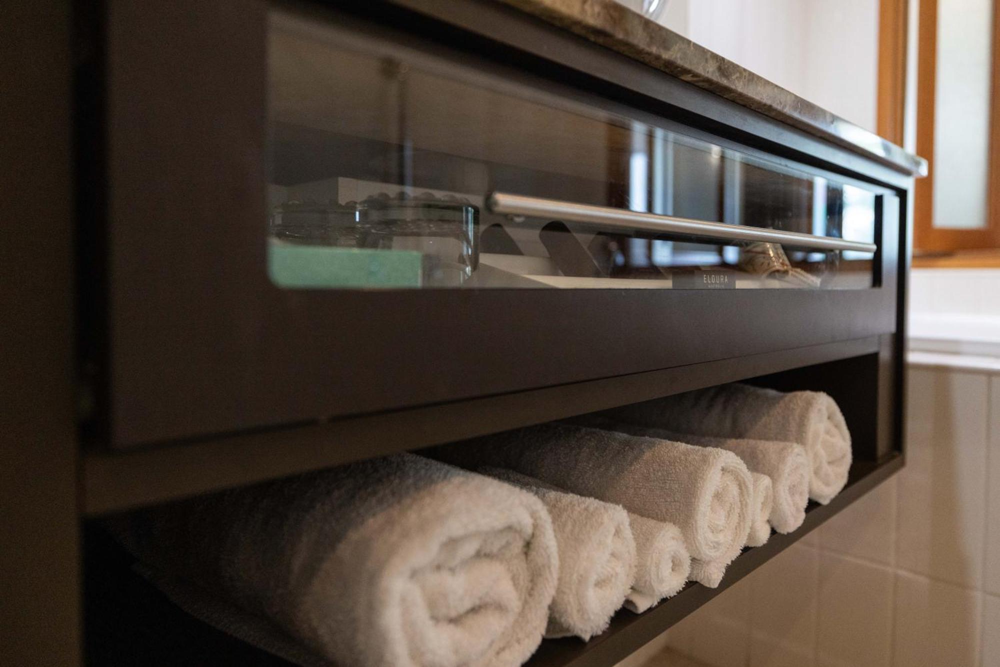 Mindil Beach Casino Resort Дарвин Экстерьер фото A towel warmer