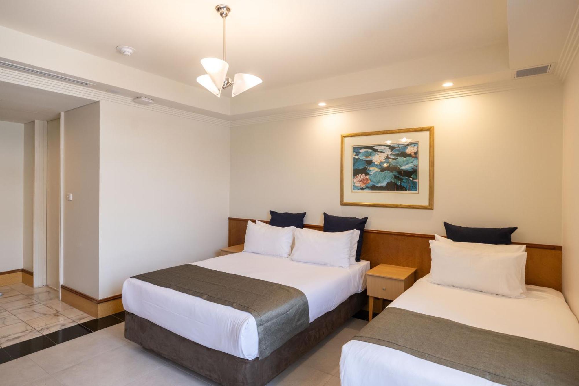 Mindil Beach Casino Resort Дарвин Экстерьер фото A room at the hotel