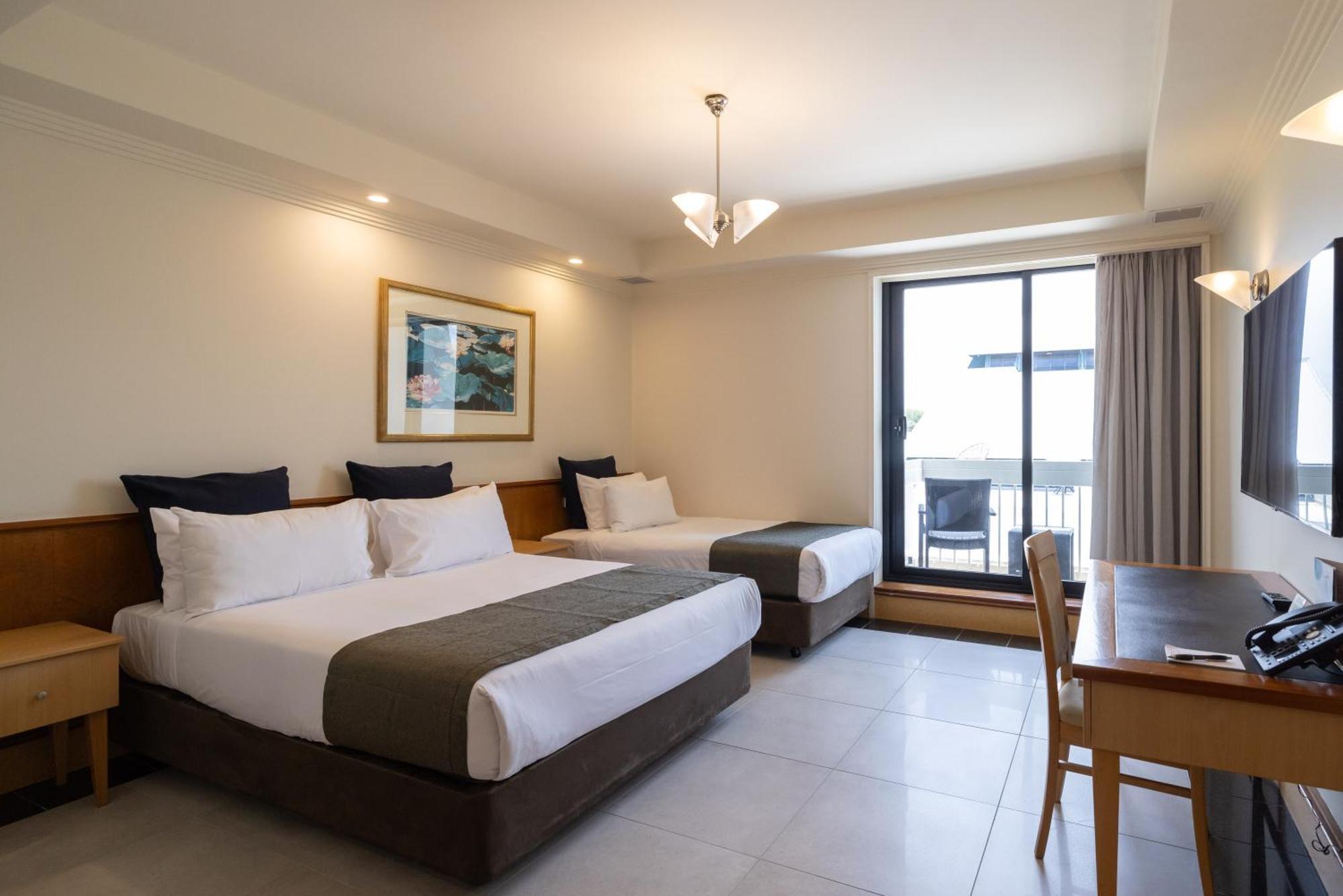 Mindil Beach Casino Resort Дарвин Экстерьер фото A room at the hotel