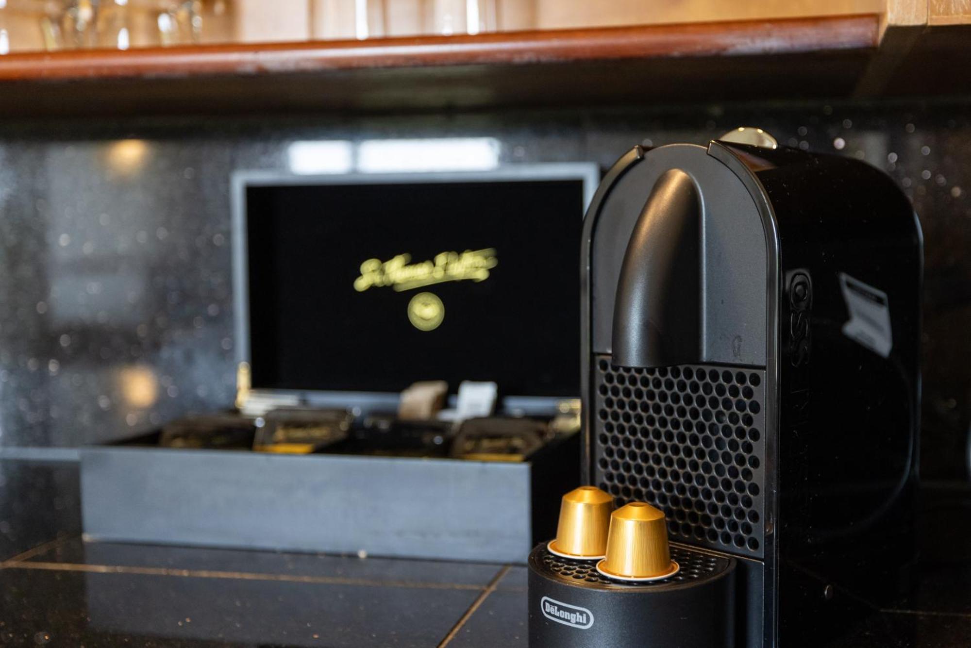 Mindil Beach Casino Resort Дарвин Экстерьер фото A Nespresso machine