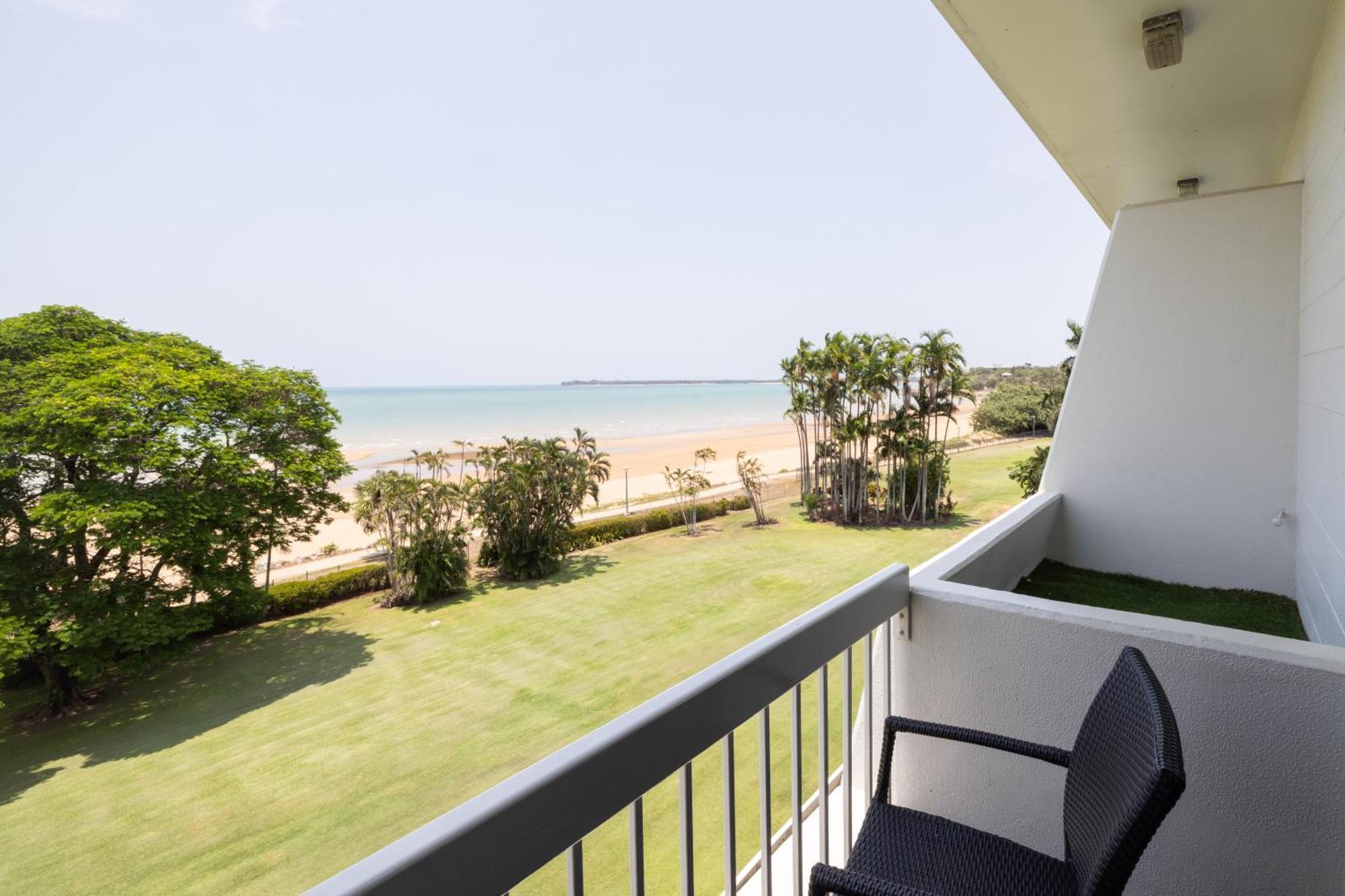 Mindil Beach Casino Resort Дарвин Экстерьер фото A balcony