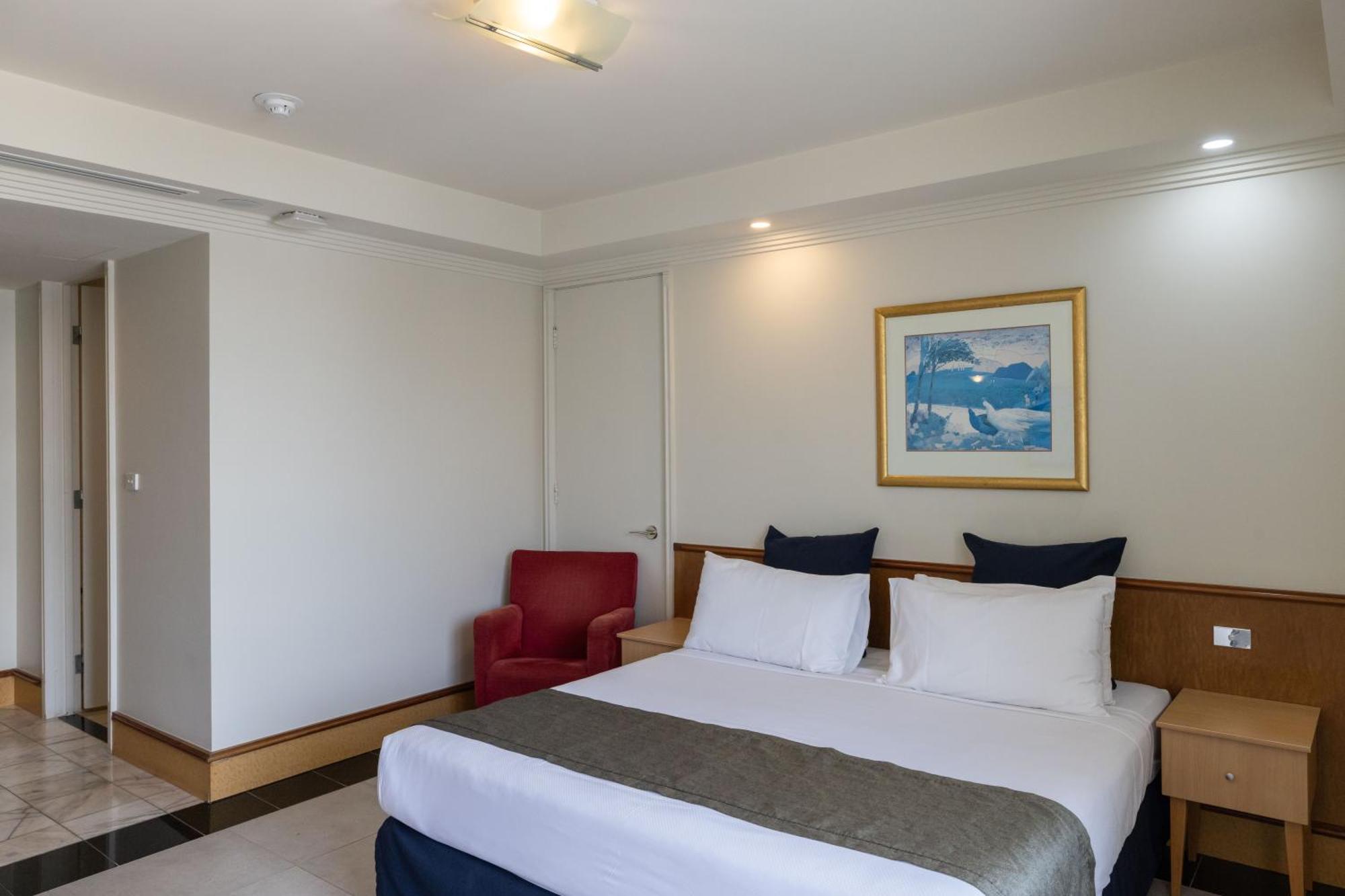 Mindil Beach Casino Resort Дарвин Экстерьер фото A room at the hotel