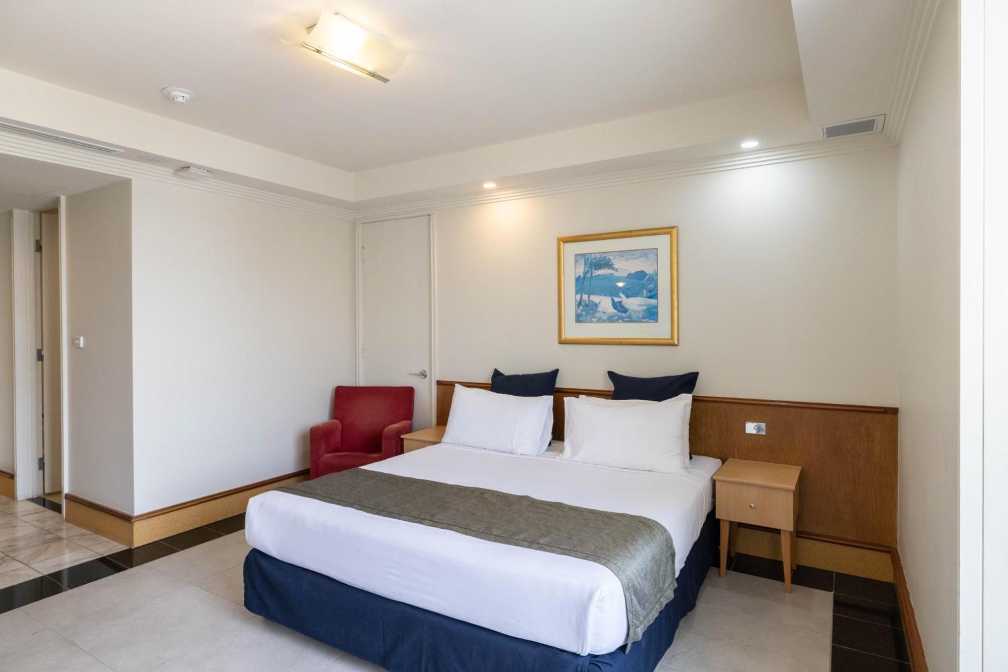 Mindil Beach Casino Resort Дарвин Экстерьер фото A room at the hotel
