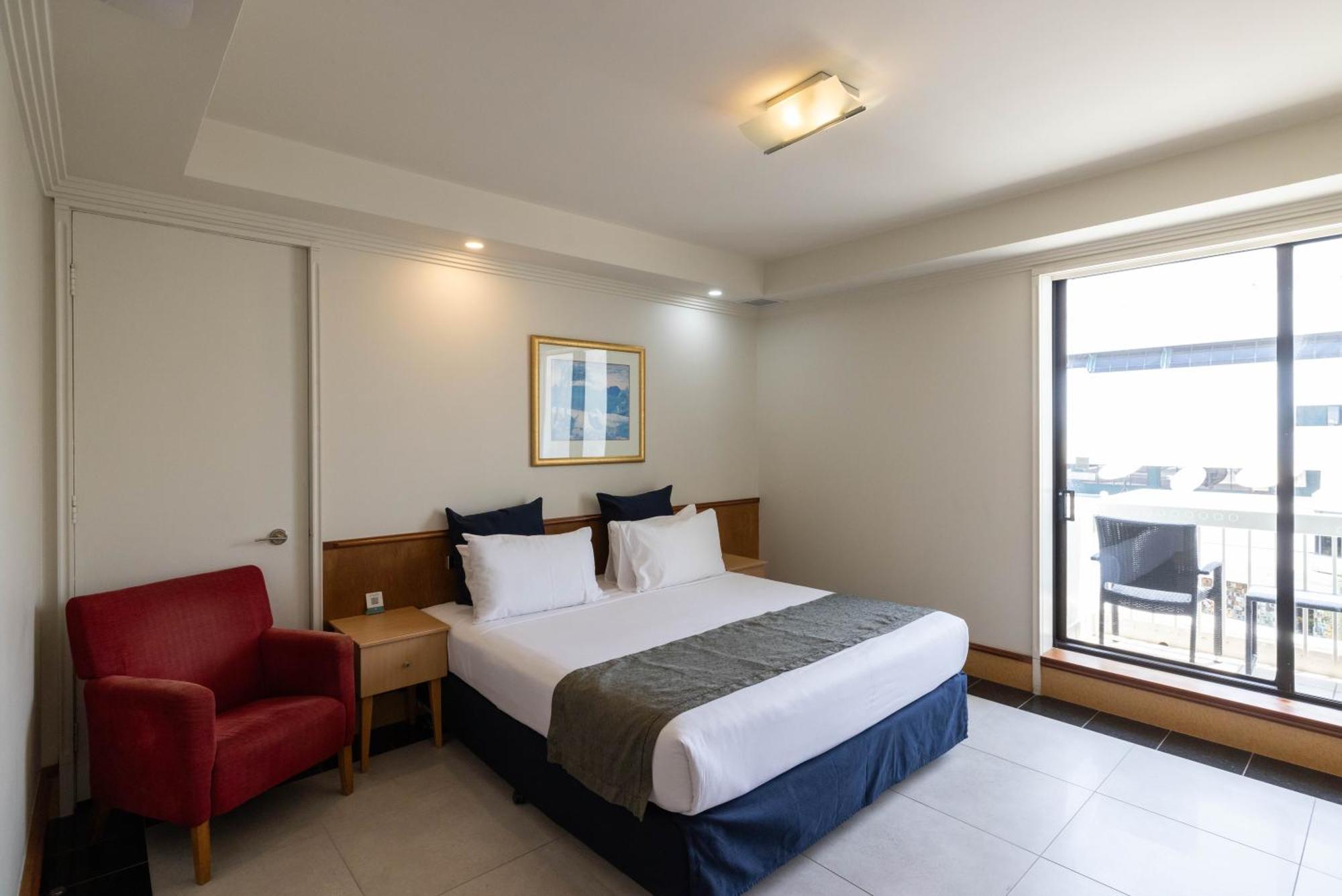 Mindil Beach Casino Resort Дарвин Экстерьер фото A bedroom at the hotel